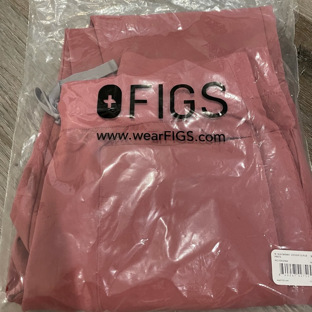 NWT Qua Skinny joggers FIGS brandin color mauve